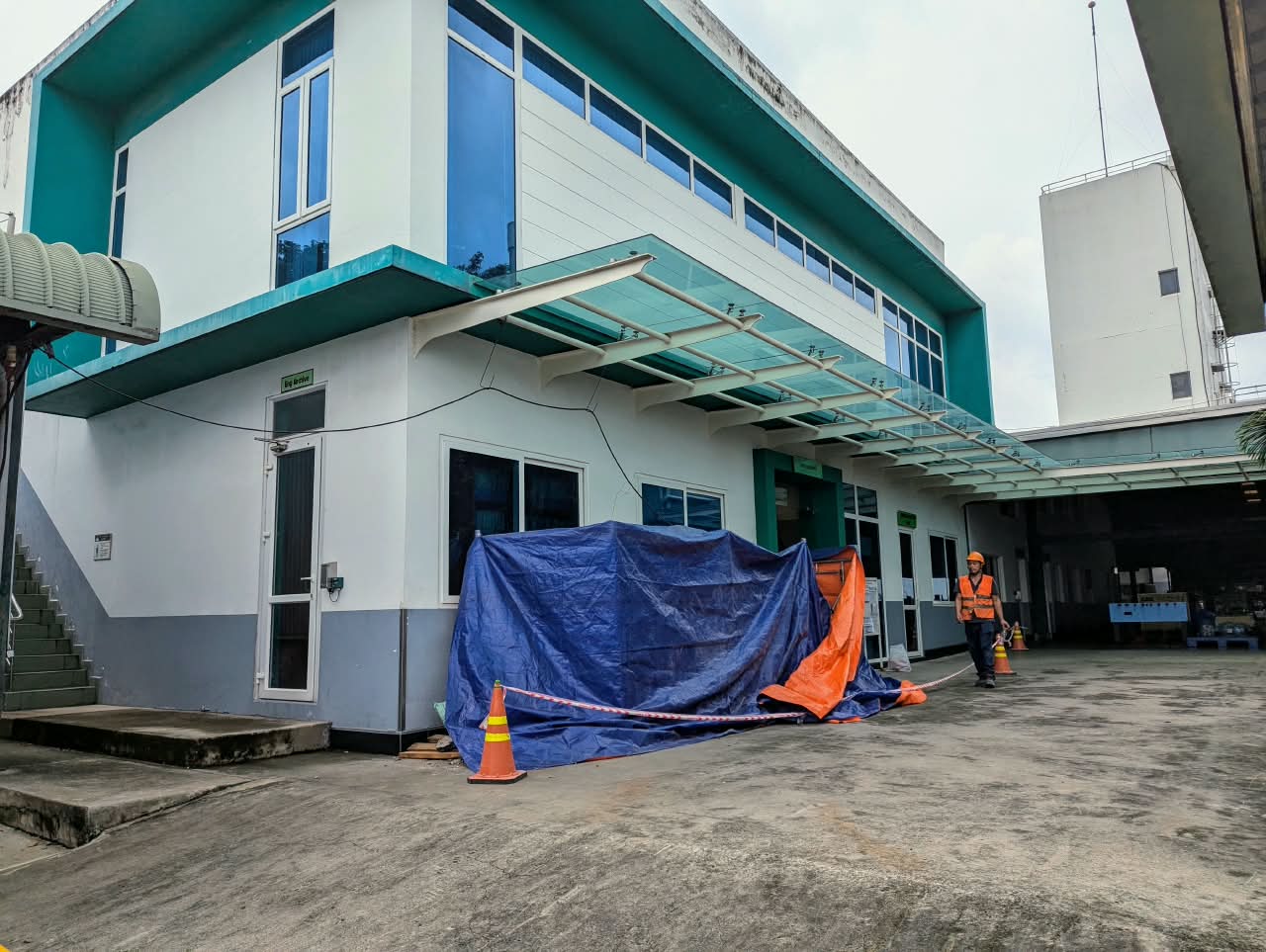 Góc nhìn thứ hai của tòa nhà và khu vực thi công