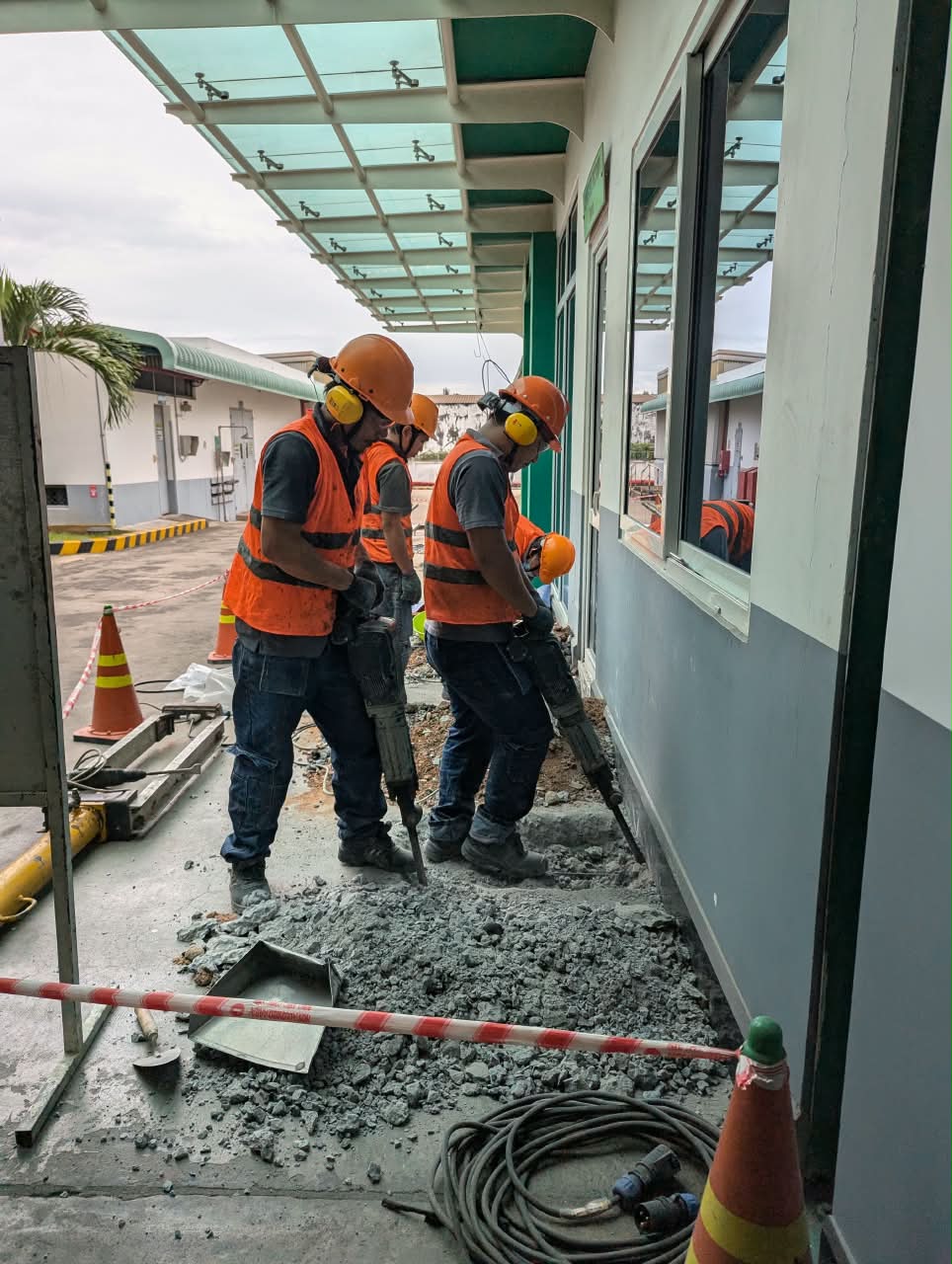 Đào mở để lộ đà kiềng hiện hữu